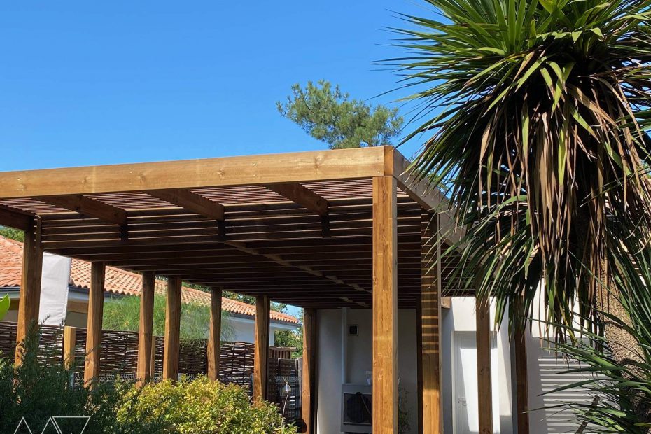 Pergola en pin sur-mesure à Bordeaux