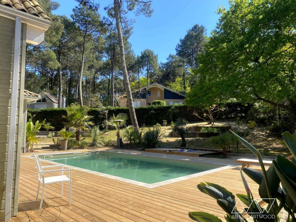 Terrasse en bois contour de piscine